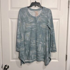 Philosophy Womens Size Medium Long Sleeve Sharkbite Tunic Blouse, Arrow Graphic